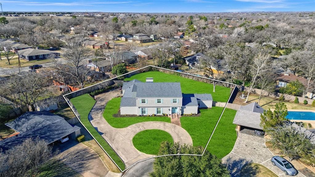1016 Crestview Dr