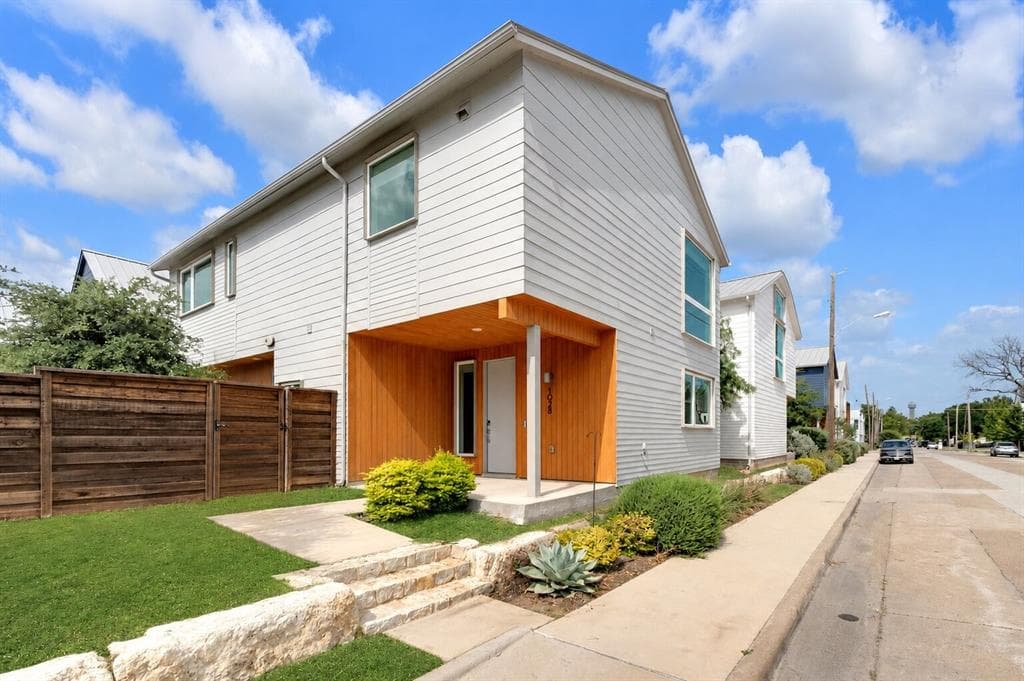 1028 Bastion Ct