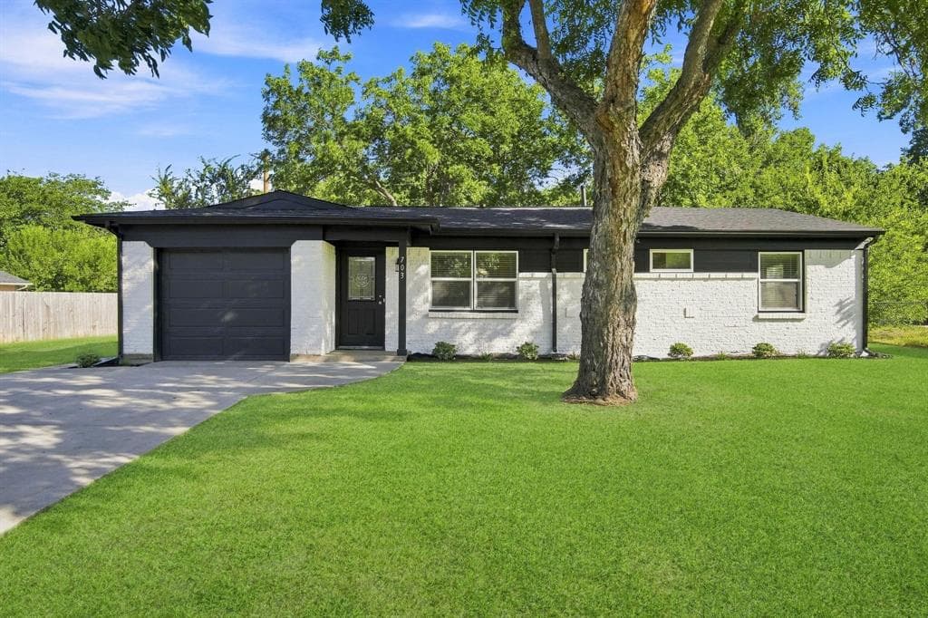 703 Casa Linda St