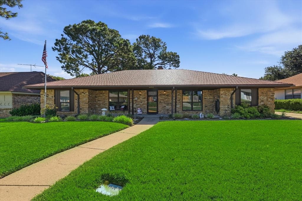 2509 Radcliffe Dr