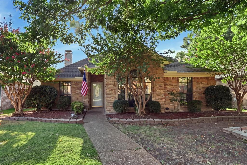 1100 Pin Oak Ln