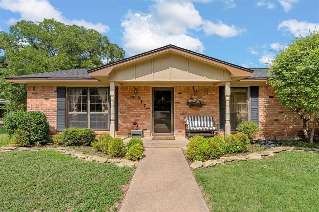 517 Topeka Dr