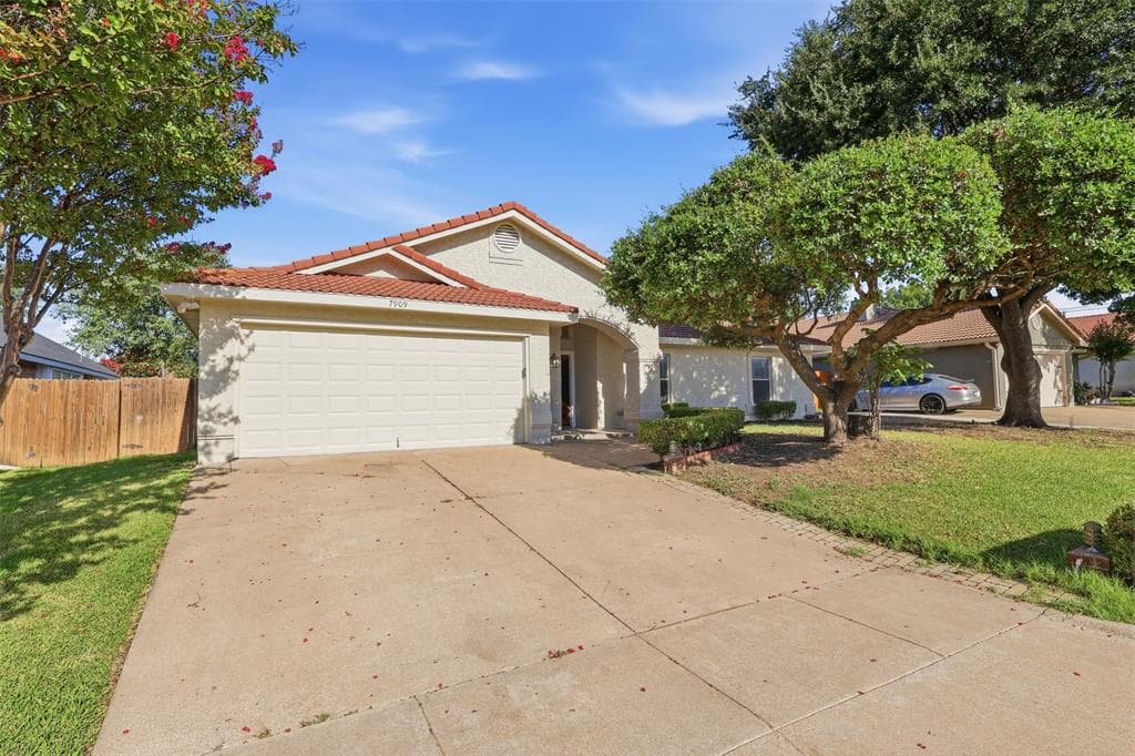 7909 Hayfield Ct