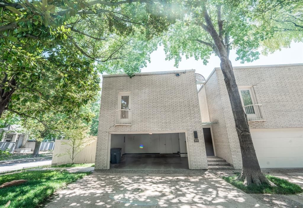 2818 Welborn St # 9