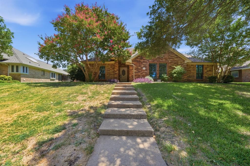 4405 Bentley Dr