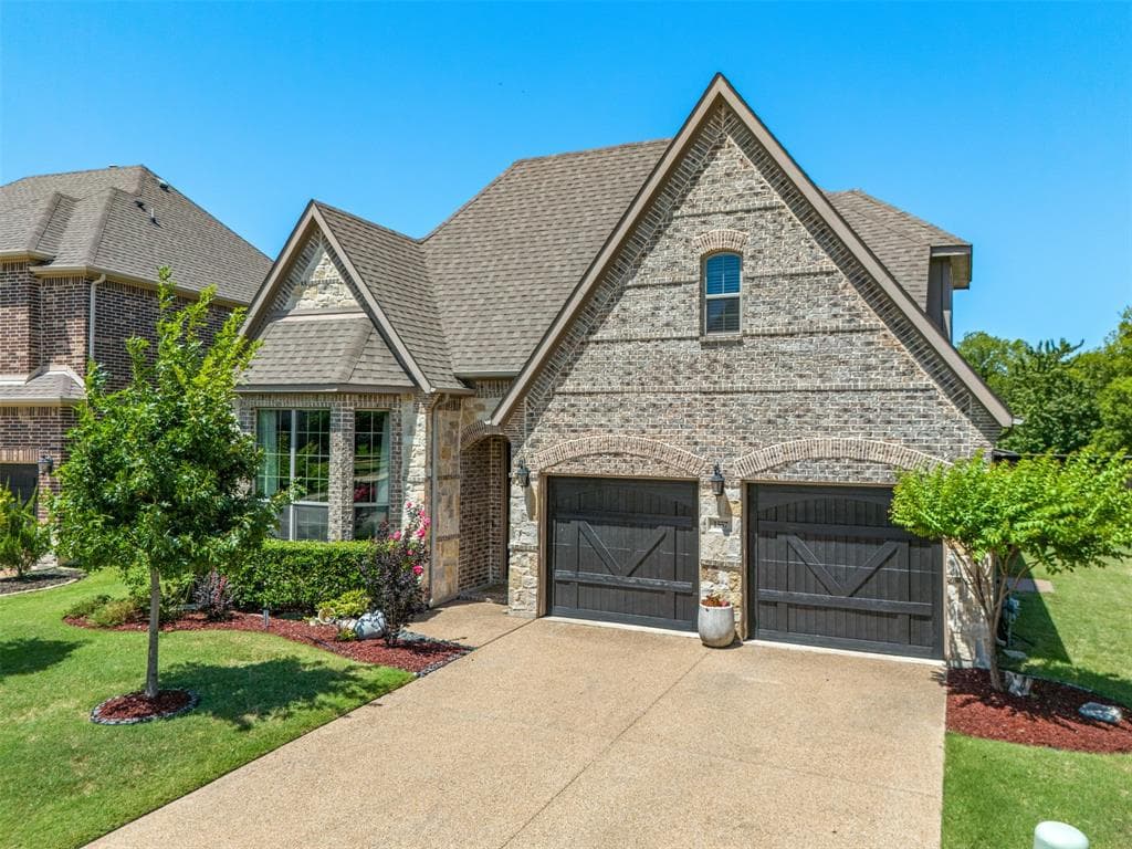 1557 Trowbridge Cir