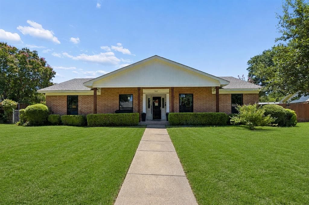 909 Sandalwood Ave