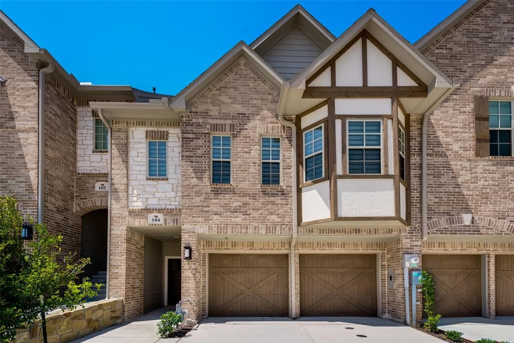 104 Harwood Dr