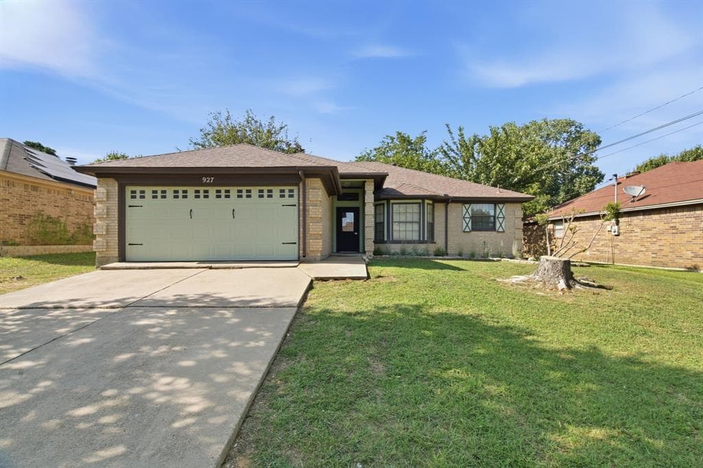 927 Freestone Dr