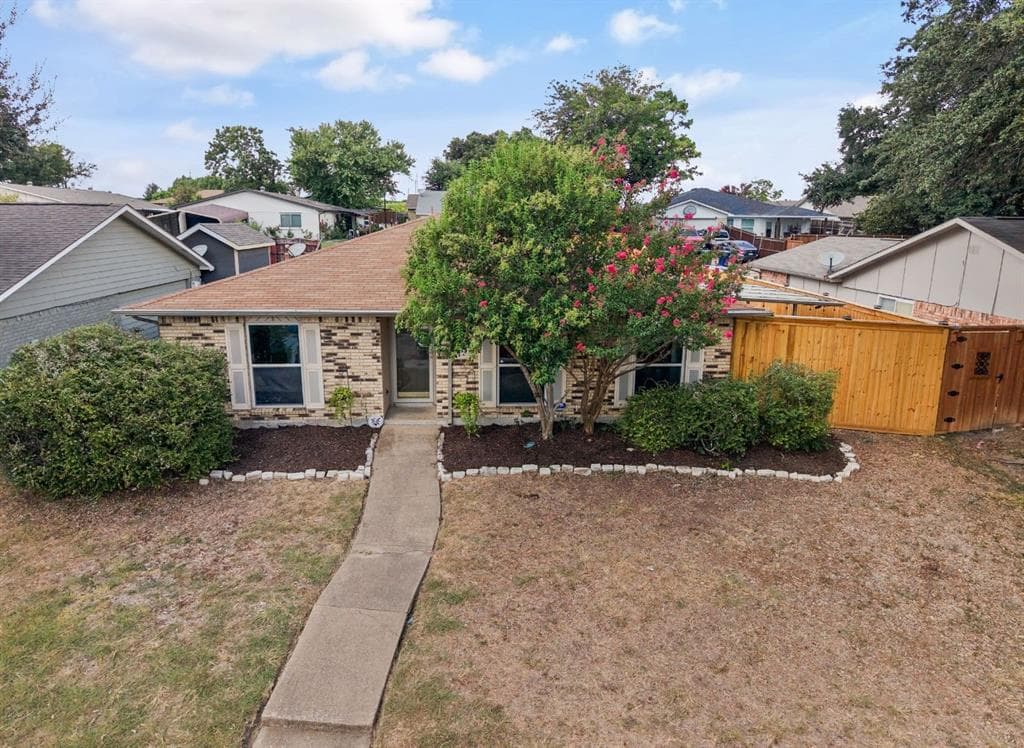 3321 Edgecliff Dr