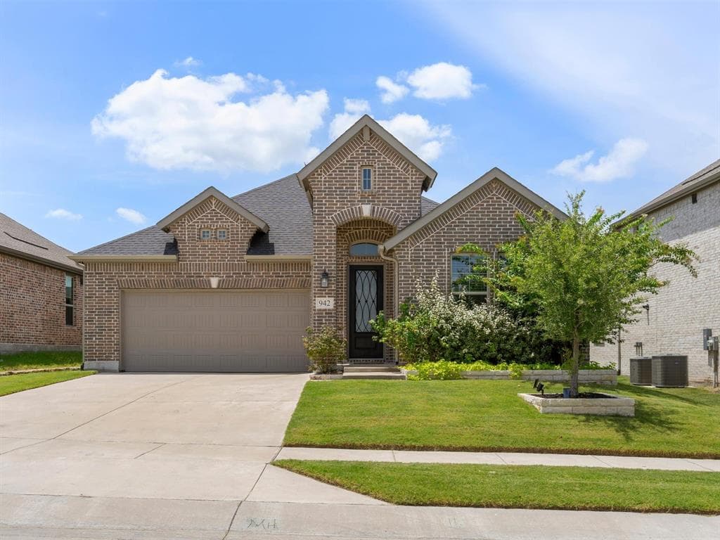 942 Lawless Ln
