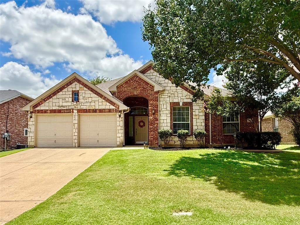 703 Fannin Ln