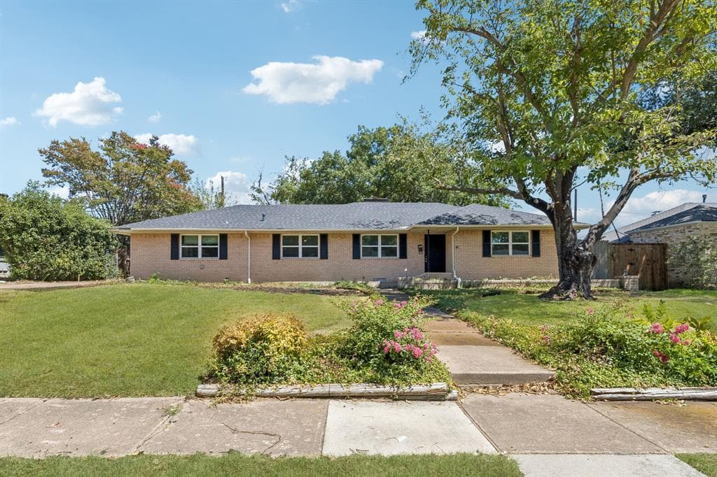 104 N Weatherred Dr