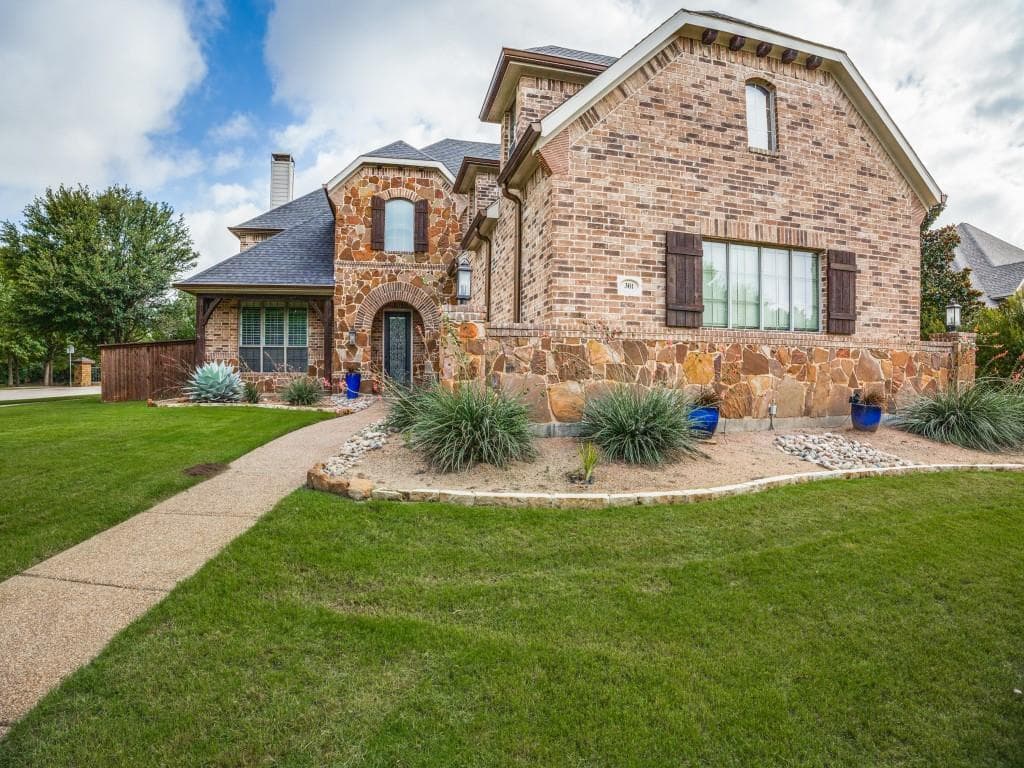 301 Foxcroft Ln