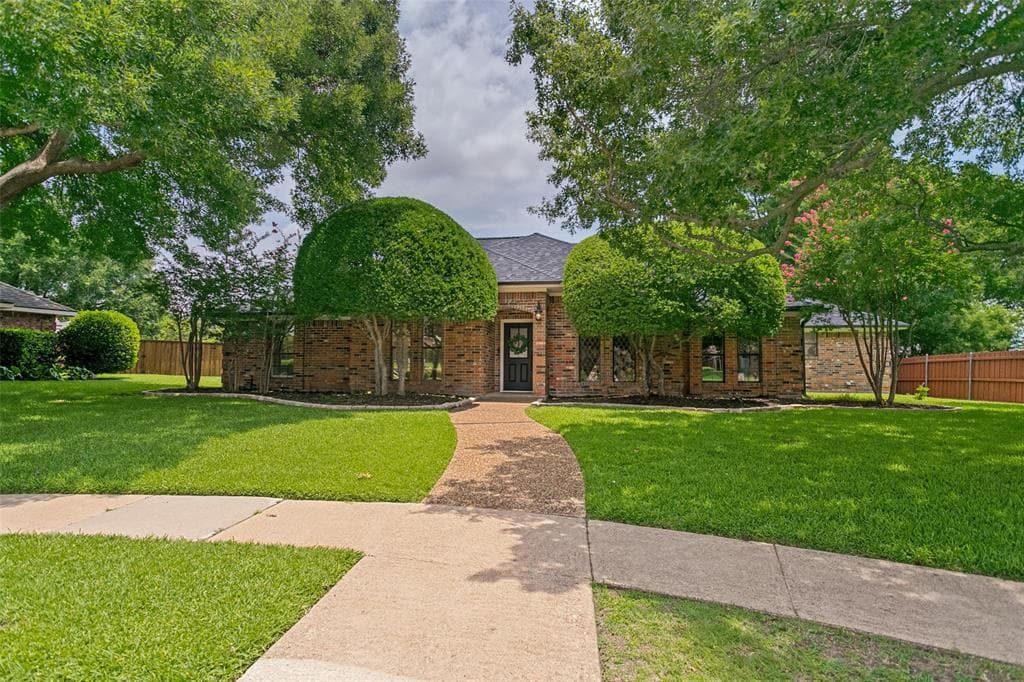 1204 Syracuse Cir