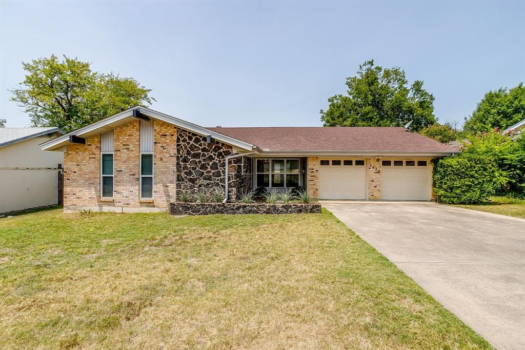 2928 Laredo Dr