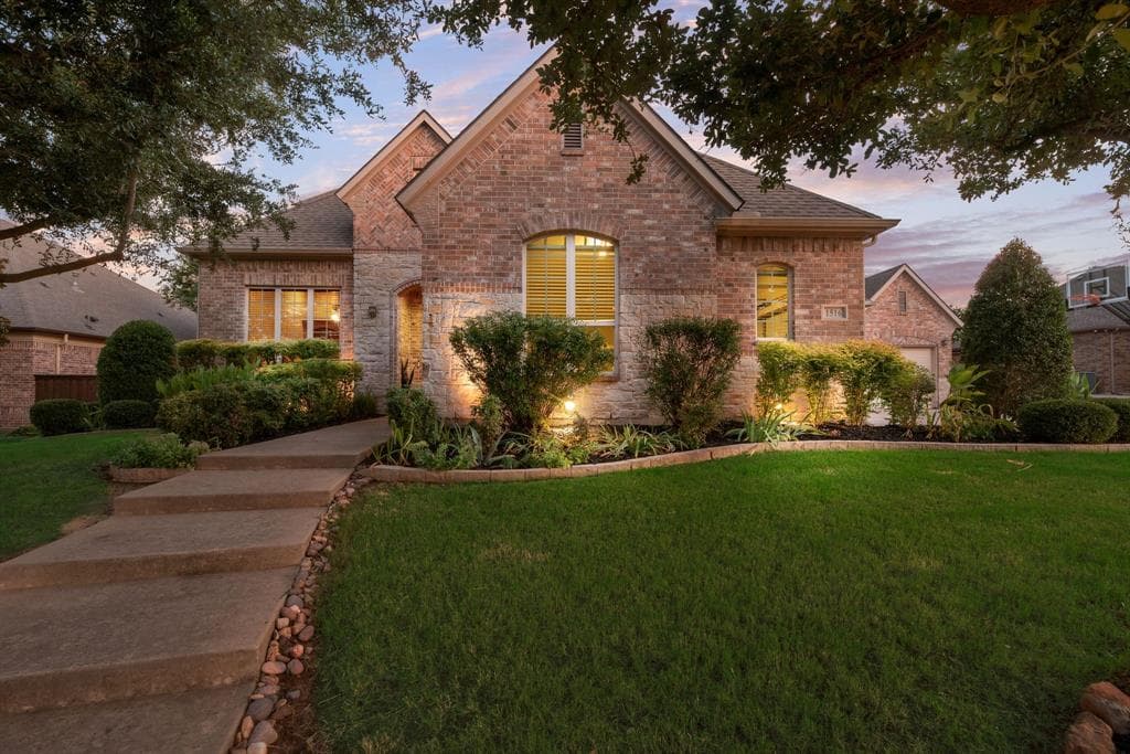 1516 Silverleaf Dr