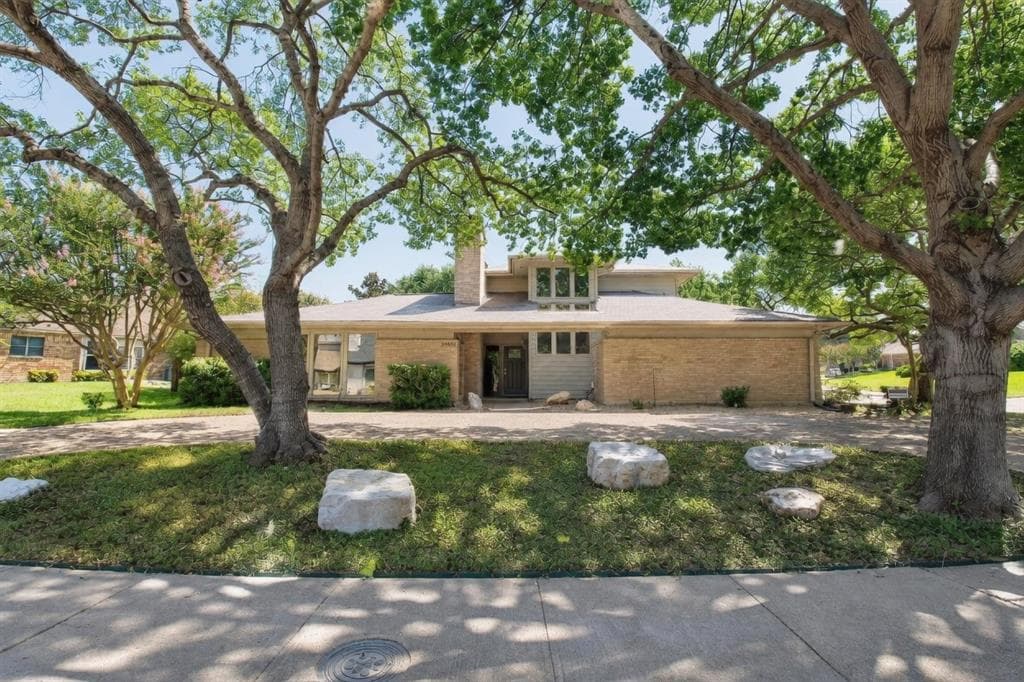 11901 Woodbridge Dr