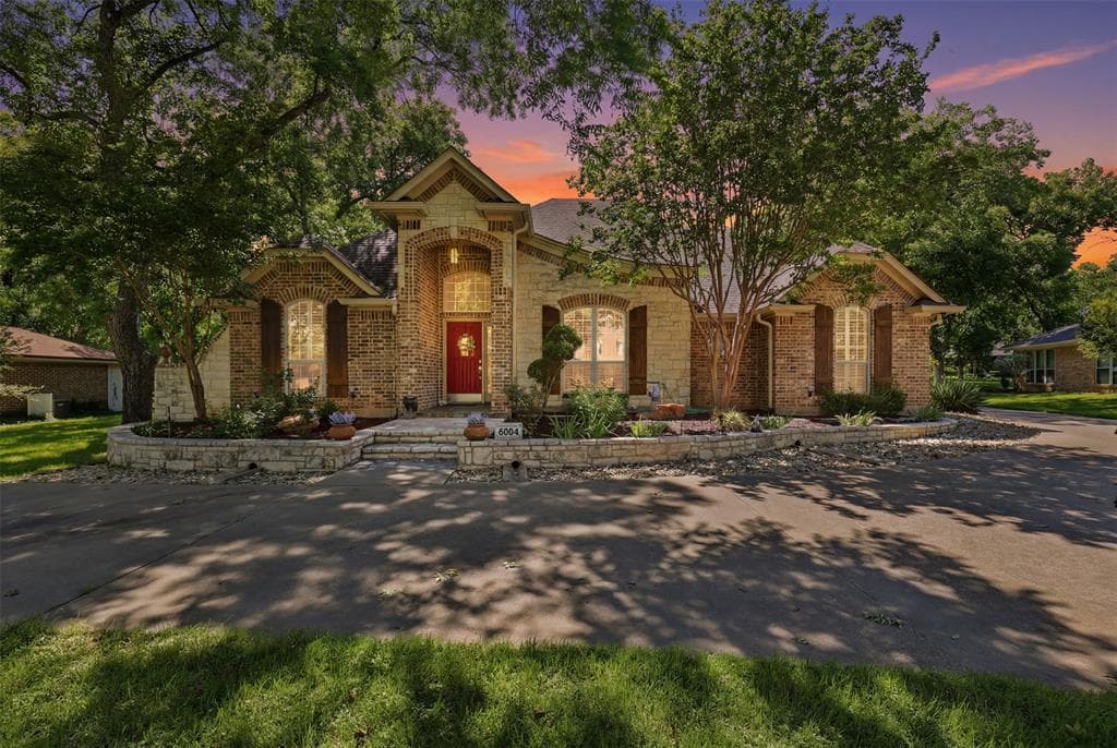 8904 Woodlawn Dr