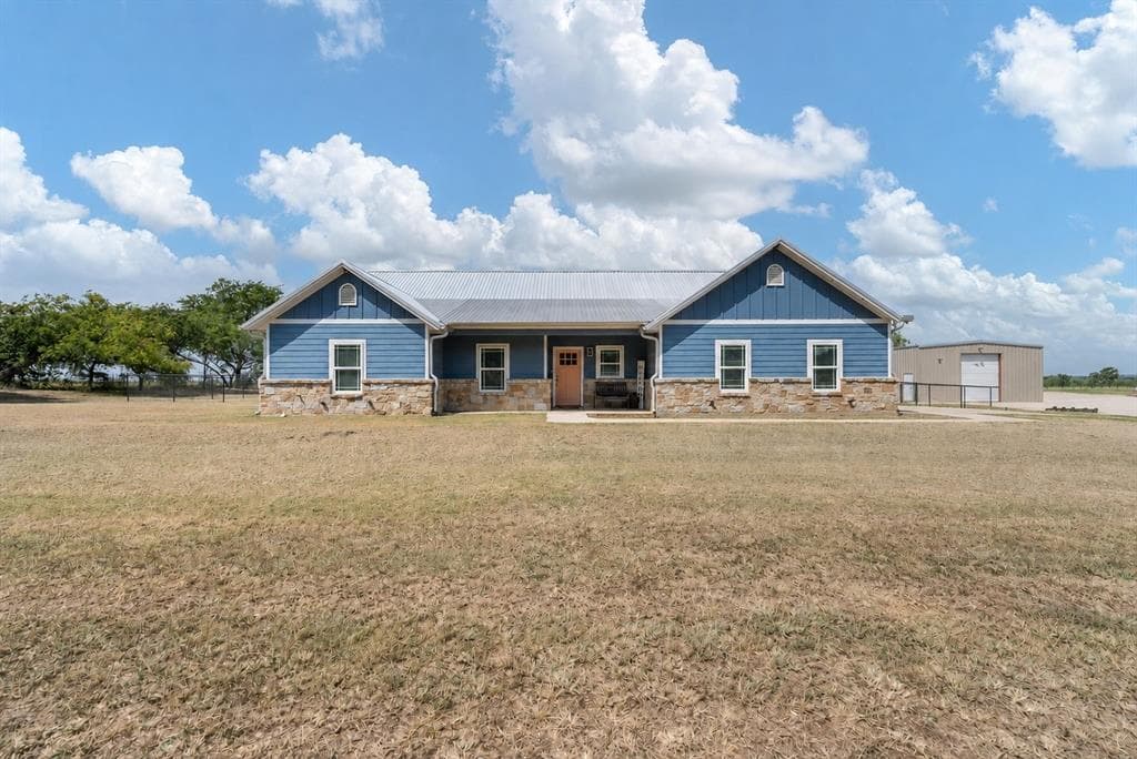 8868 County Road 1205