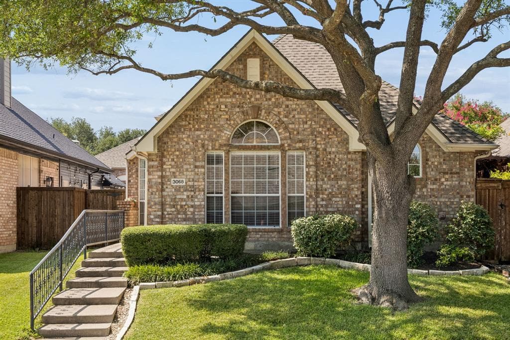 3068 Sawtooth Dr