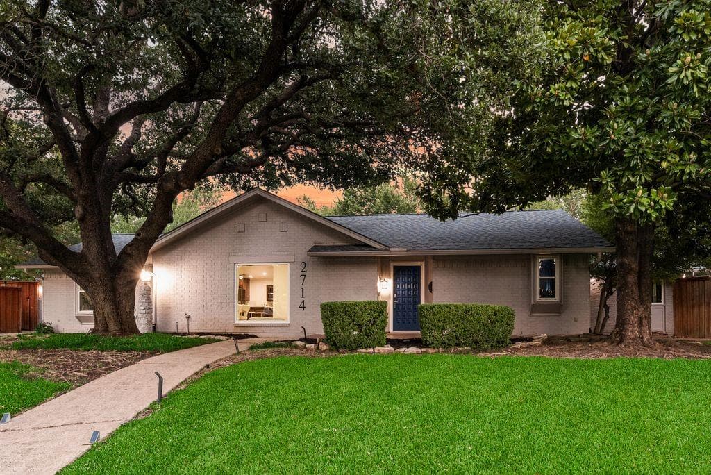 2714 Lakeview Ln