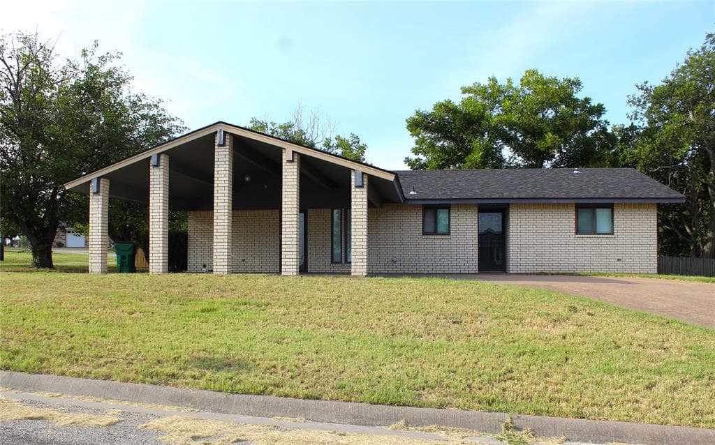 425 Edwards Dr
