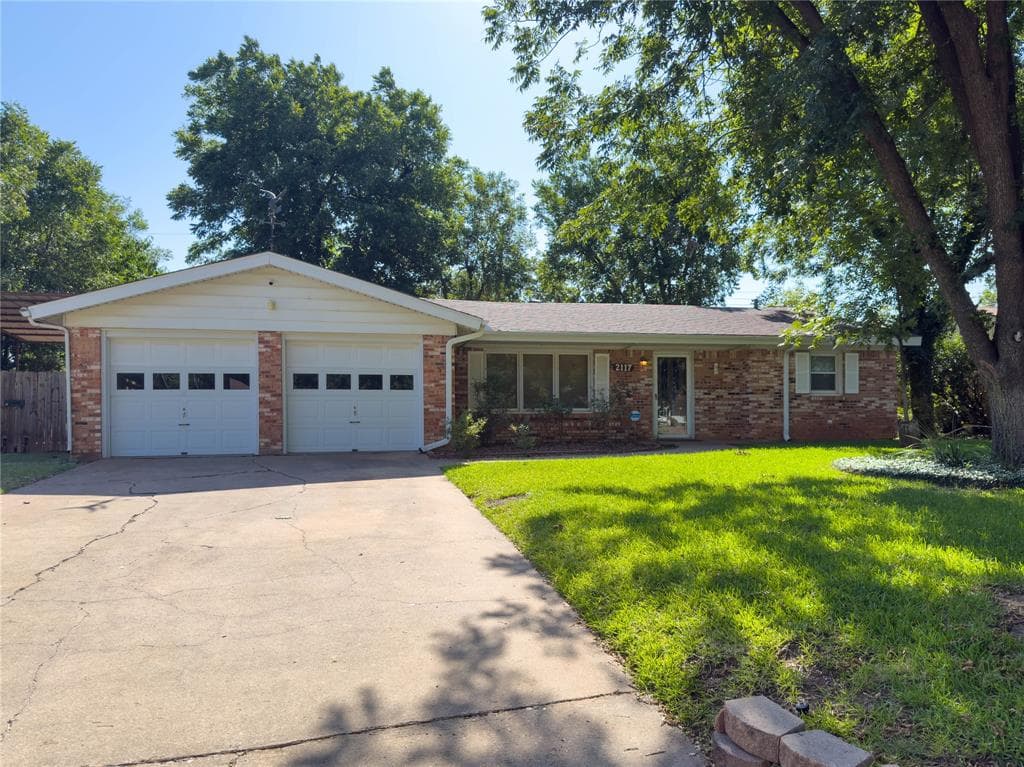 2117 Oakwood Ln