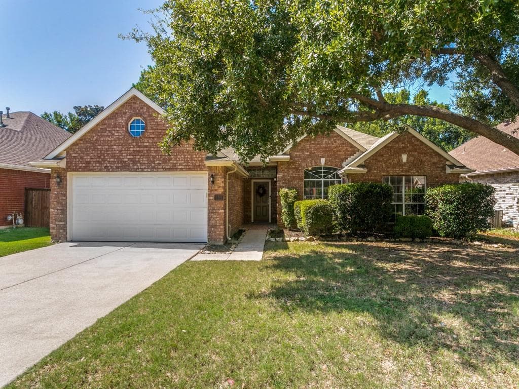 609 Oak Hollow Ln