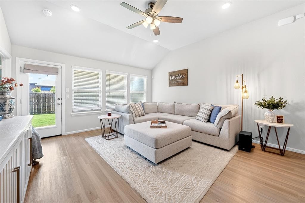 8736 Copper River Dr