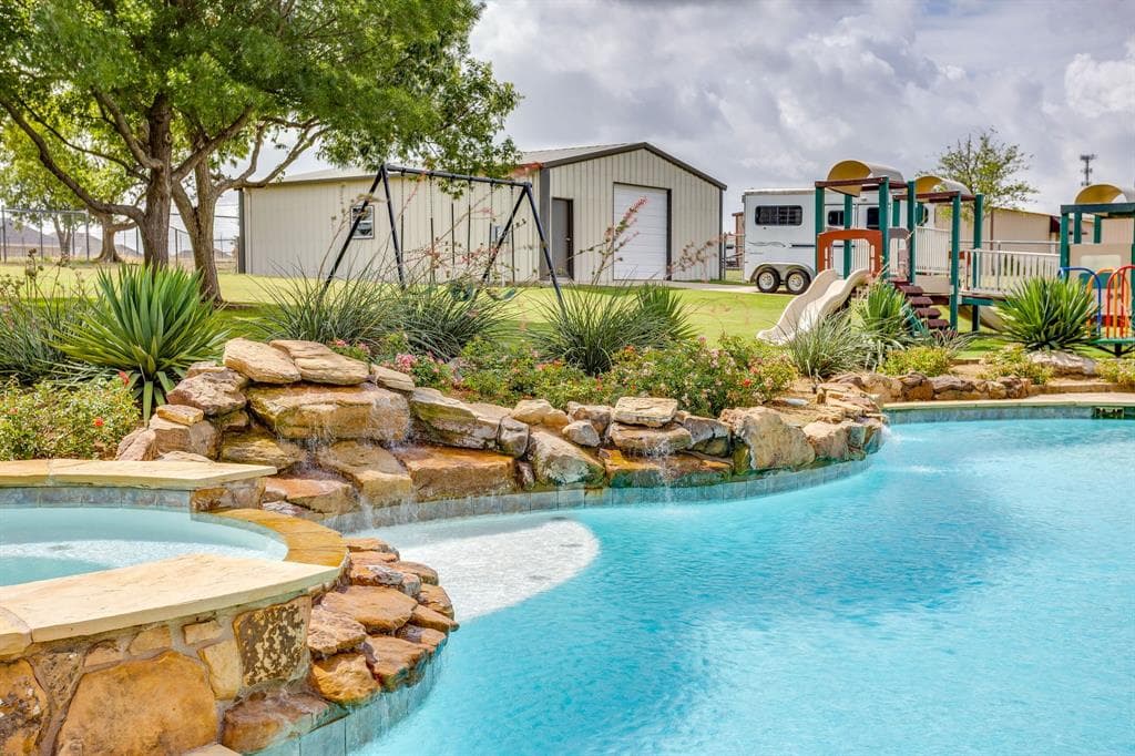 13516 Haslet Ct