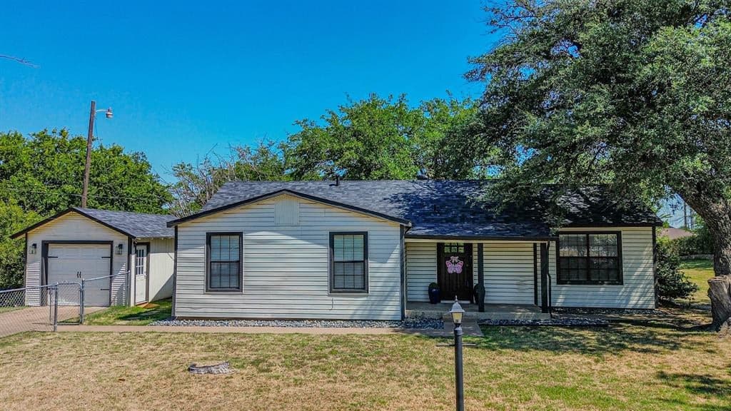1813 Clear Lake Rd