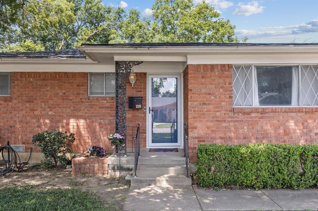 2113 David Dr