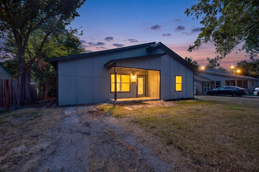 2946 Darby Dr