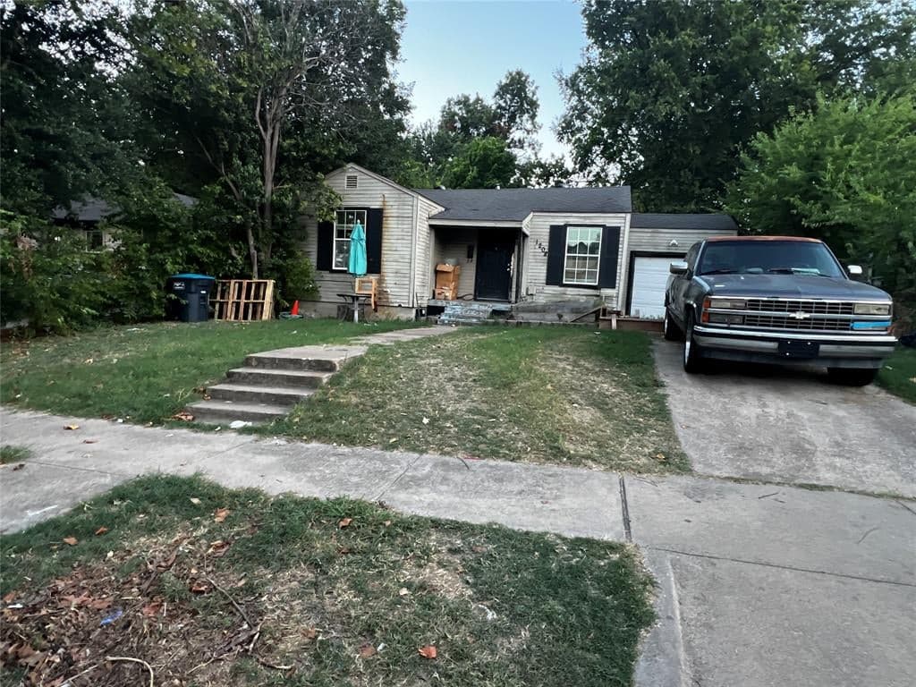 1208 E Jessamine St