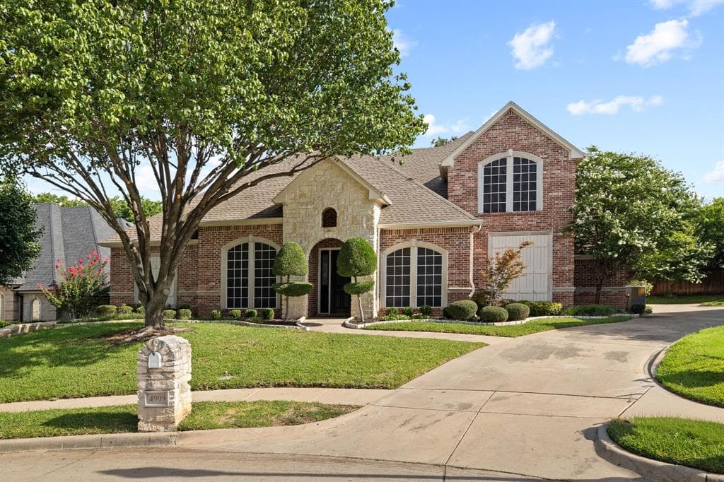 4909 Lakewood Dr
