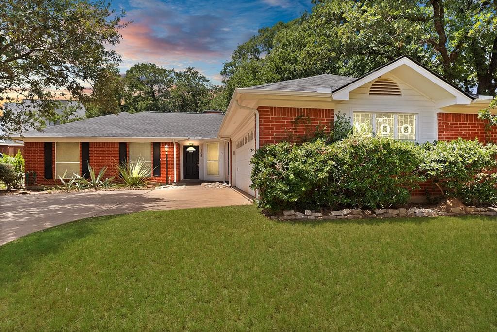 105 Arthur Dr