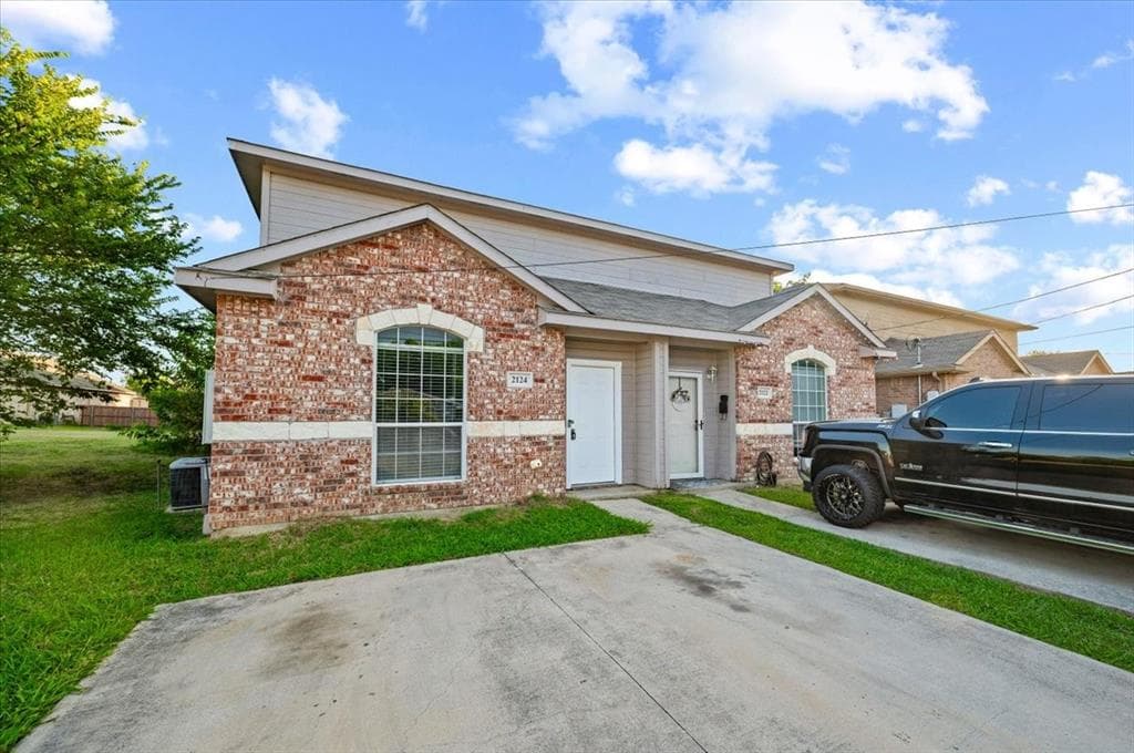 2122 W E Roberts Dr