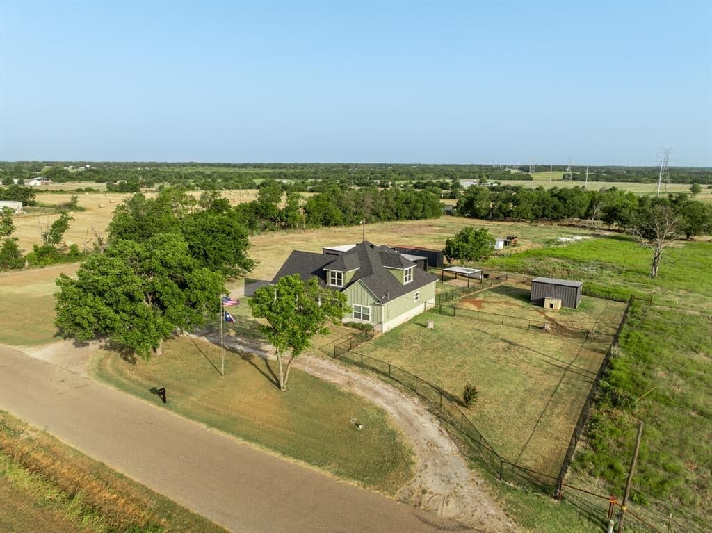 1122 W White Oak Rd
