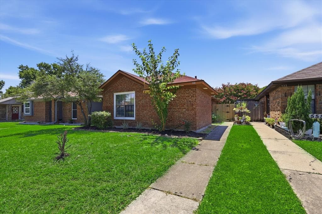 559 Lee Dr
