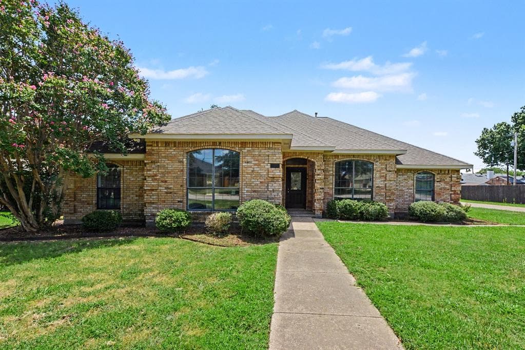 2404 Christi Ln