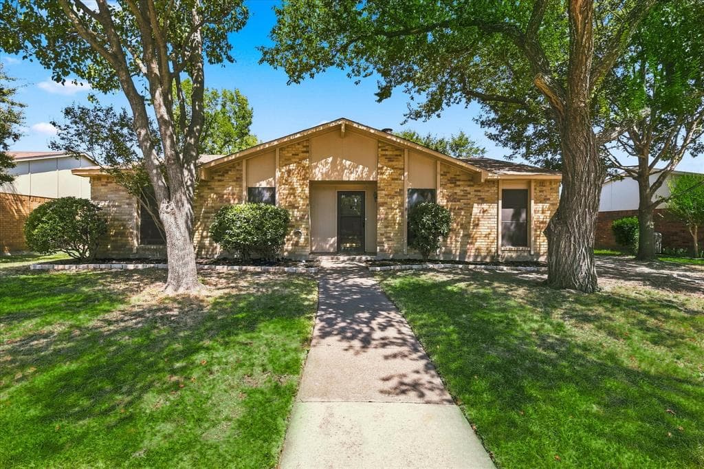 411 Clear Creek Ln