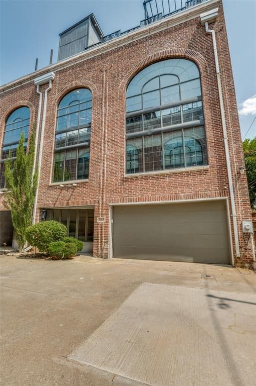 3911 Gilbert Ave Apt D