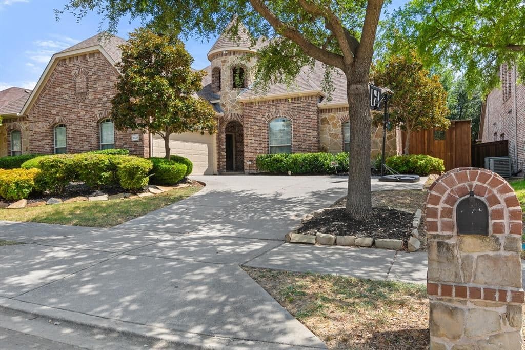 9627 Crown Ridge Dr
