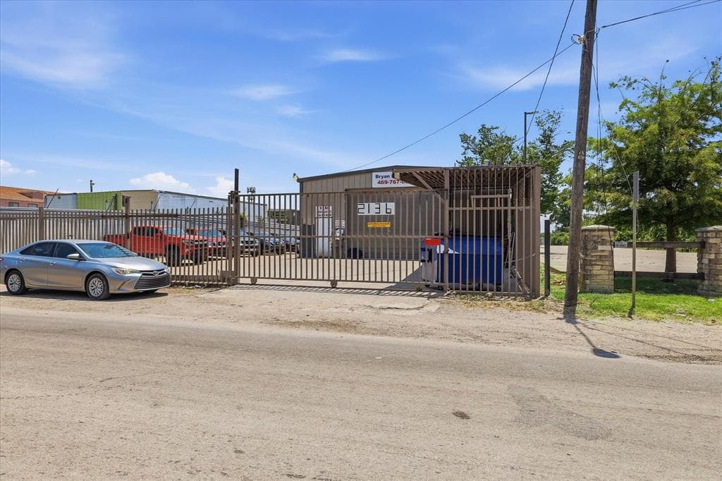 2136 California Crossing Rd