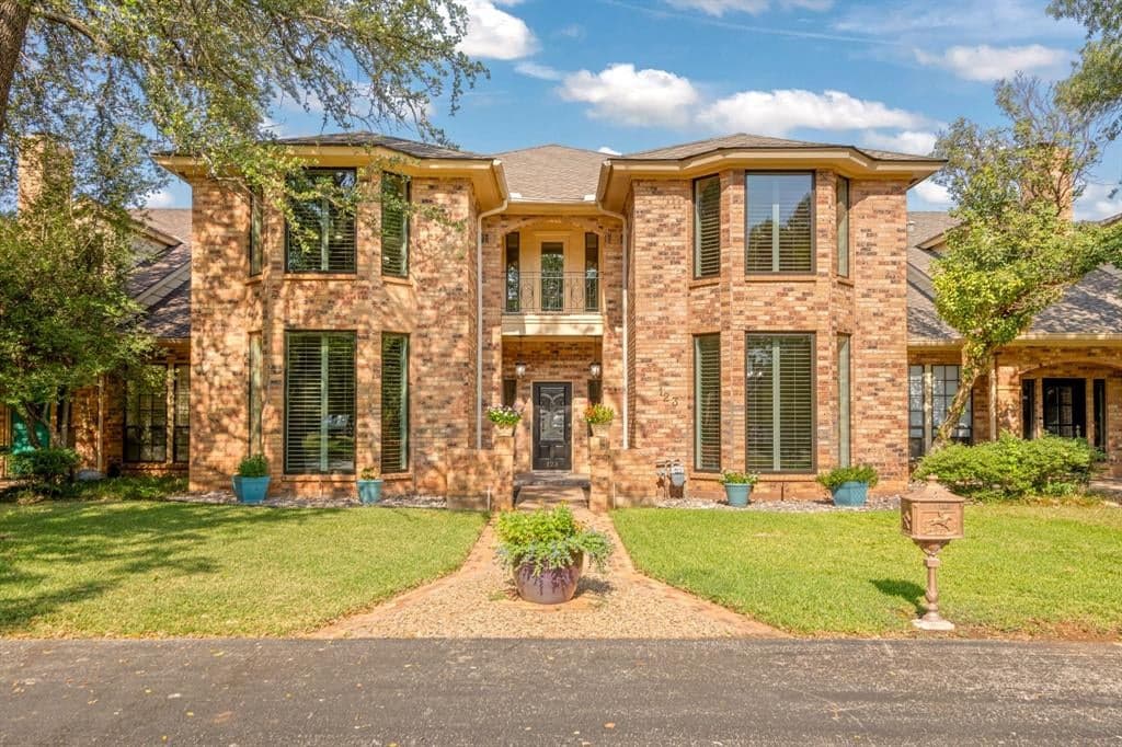 123 Lytle Place Dr