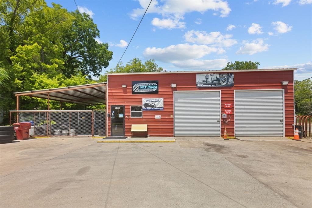 1305 W Main St