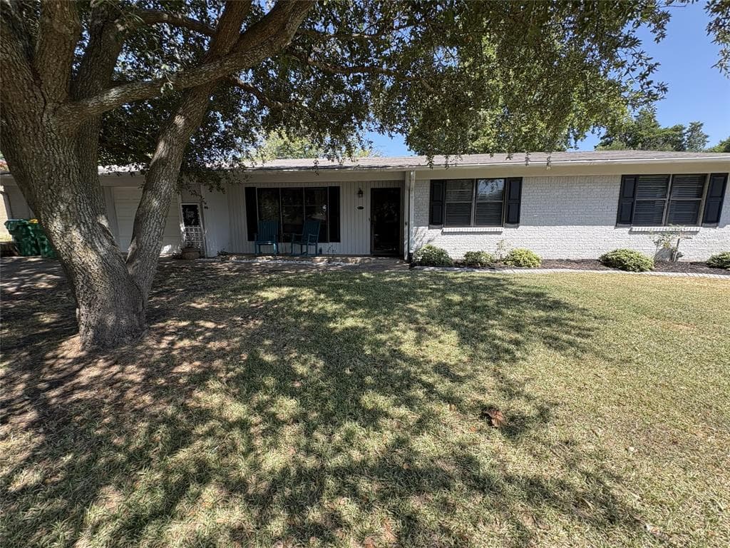 807 W Elizabeth Dr