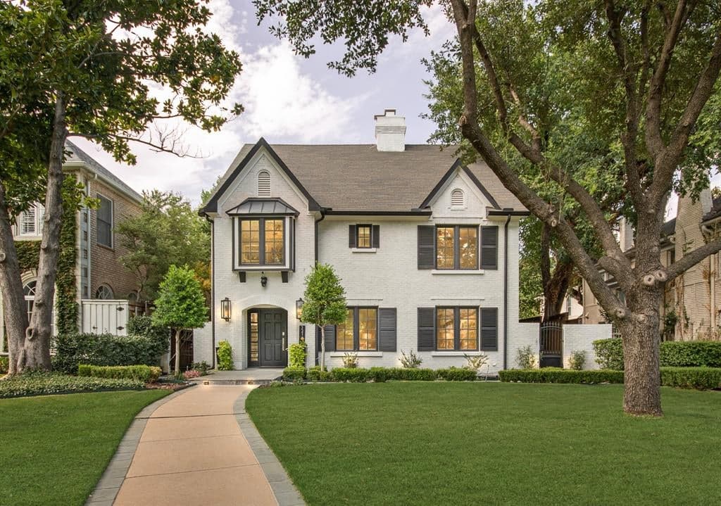 3210 Beverly Dr