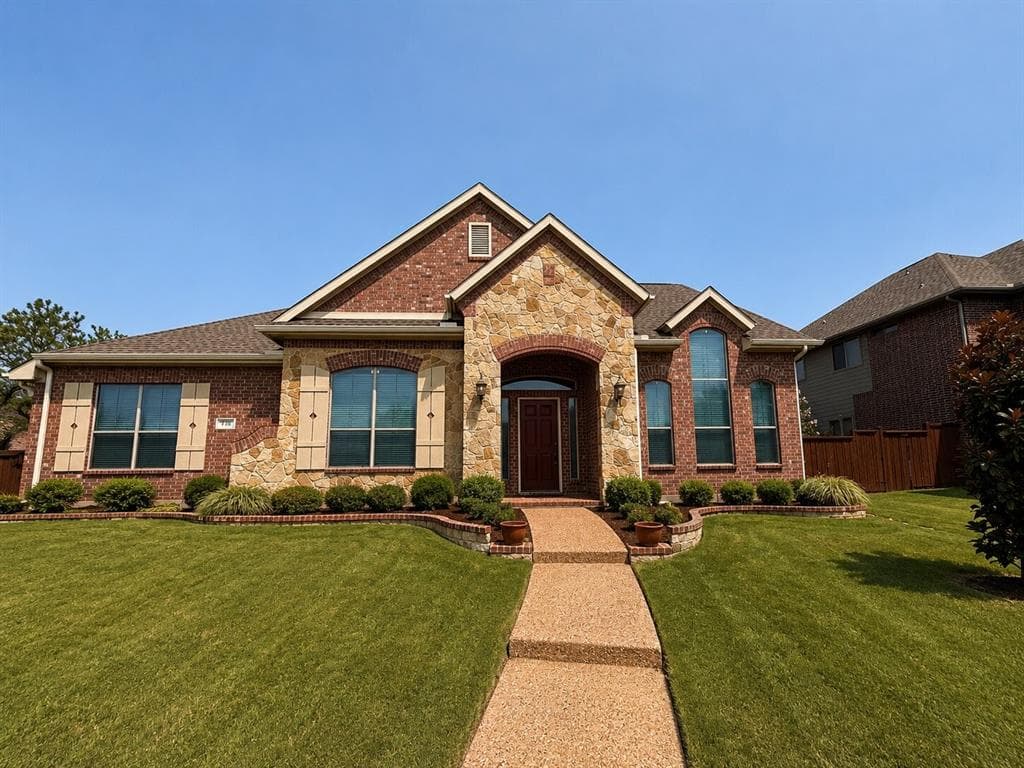 710 Rosewood Dr